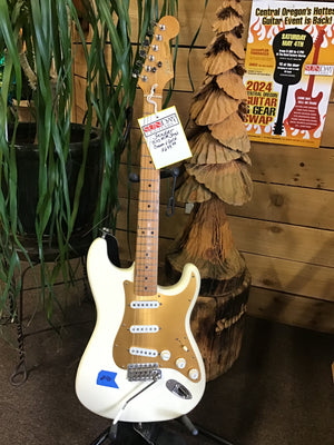 Fender MIM Stratocaster Cream/Gold 92-93 w/Strap locks