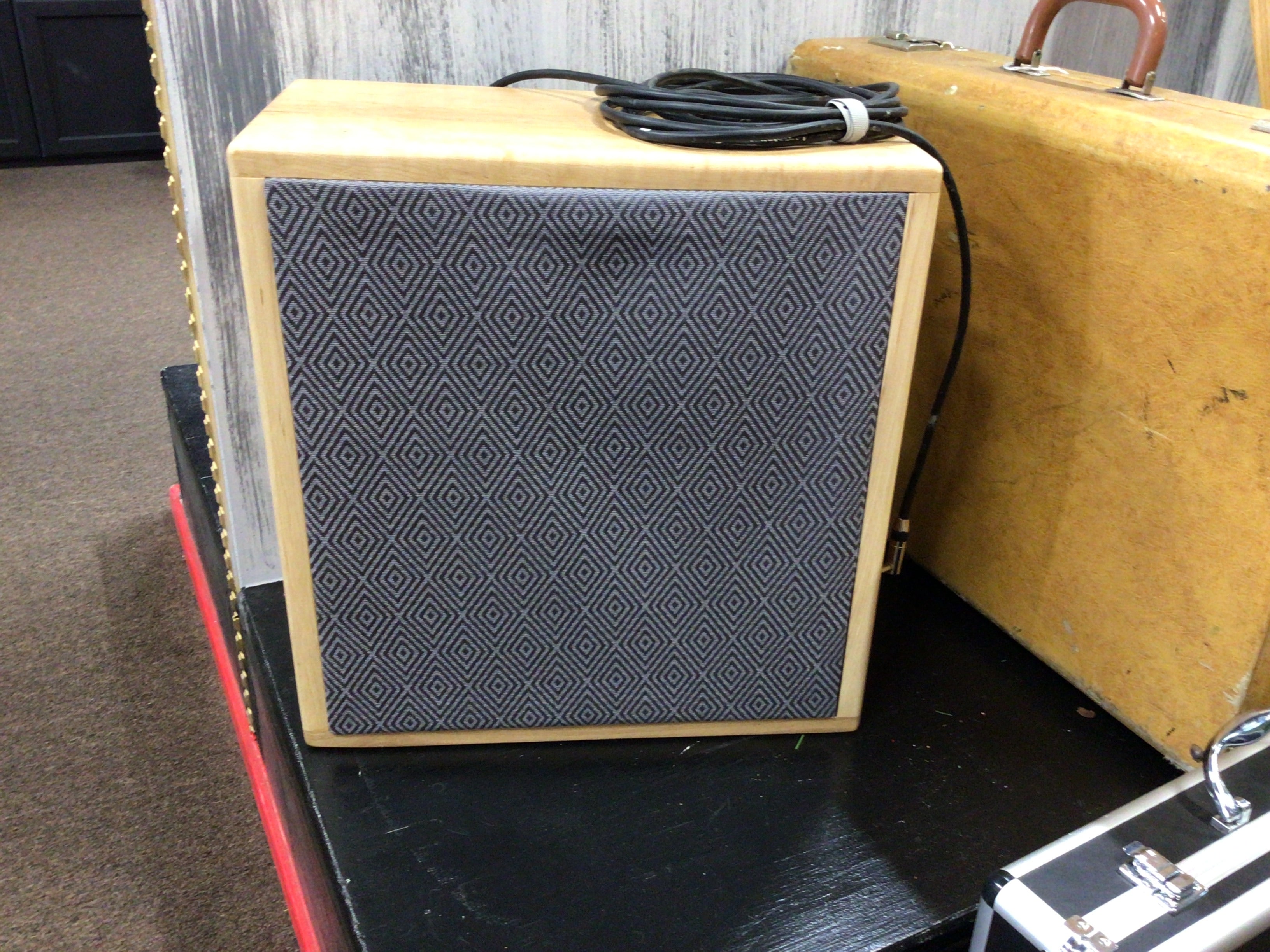 Celestion cabinet 1x12 70/80 locally made